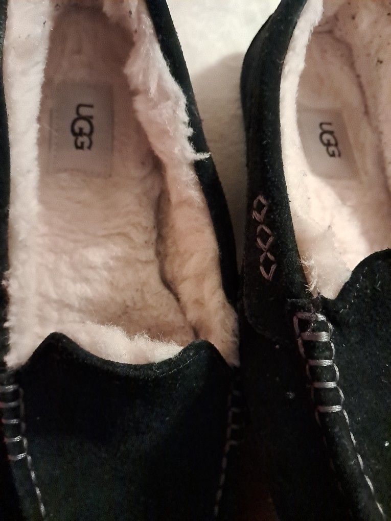 Black Suede Ugg Slippers Size 9 20.00