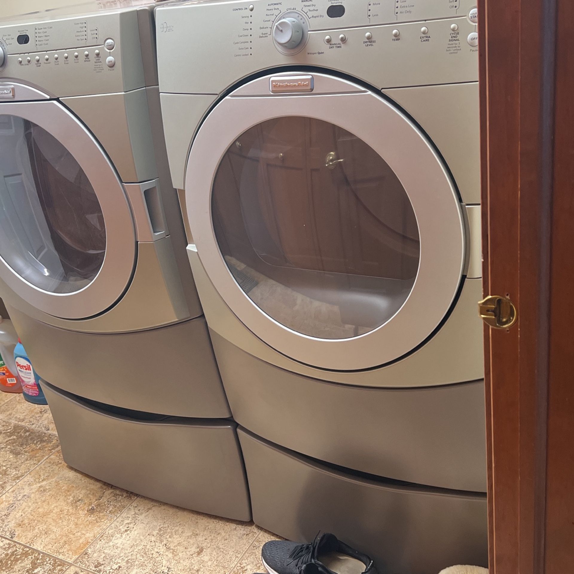 Kitchen Aid Premium Washer Dryer gas Combo for Sale in Lake Zurich, IL