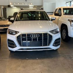 2022 Audi Q 5 Quattro Premium AWD Low Miles
