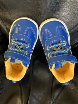 Very soft protect your baby foot , cool color size 6