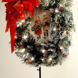 20"x30" Hand-decorated Heavy Oval Christmas Wreath 