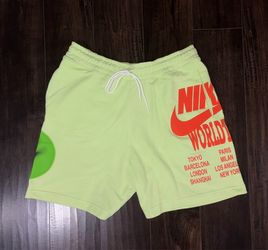 Nike Sportswear World Tour Men's French Terry Shorts XL Neon green DA0645-383