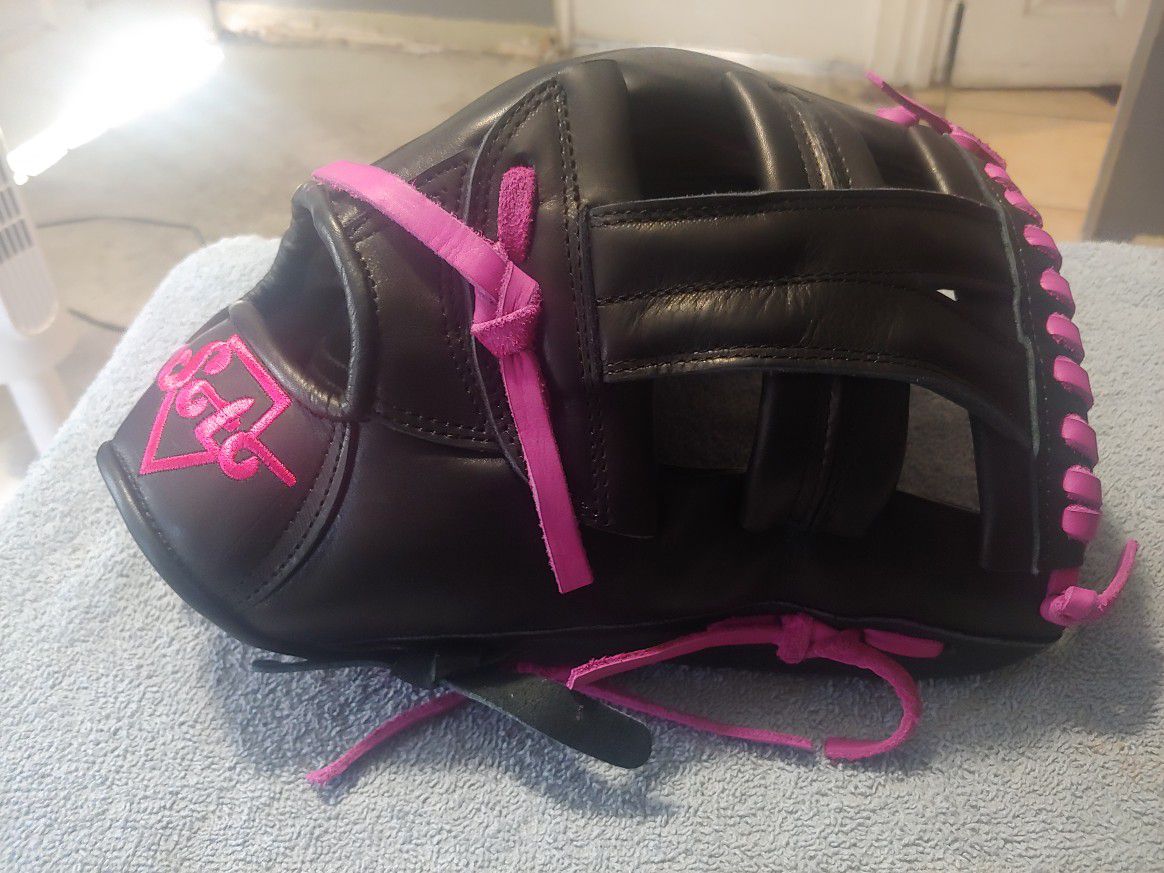 Baseball/softball glove made in Mexico