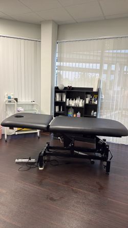 Electric massage table