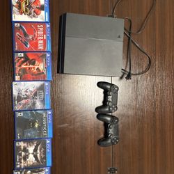 PS4+2 Controllers+7 games