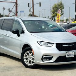 2024 Chrysler Pacifica Touring QUICK ORDER PACKAGE 27W