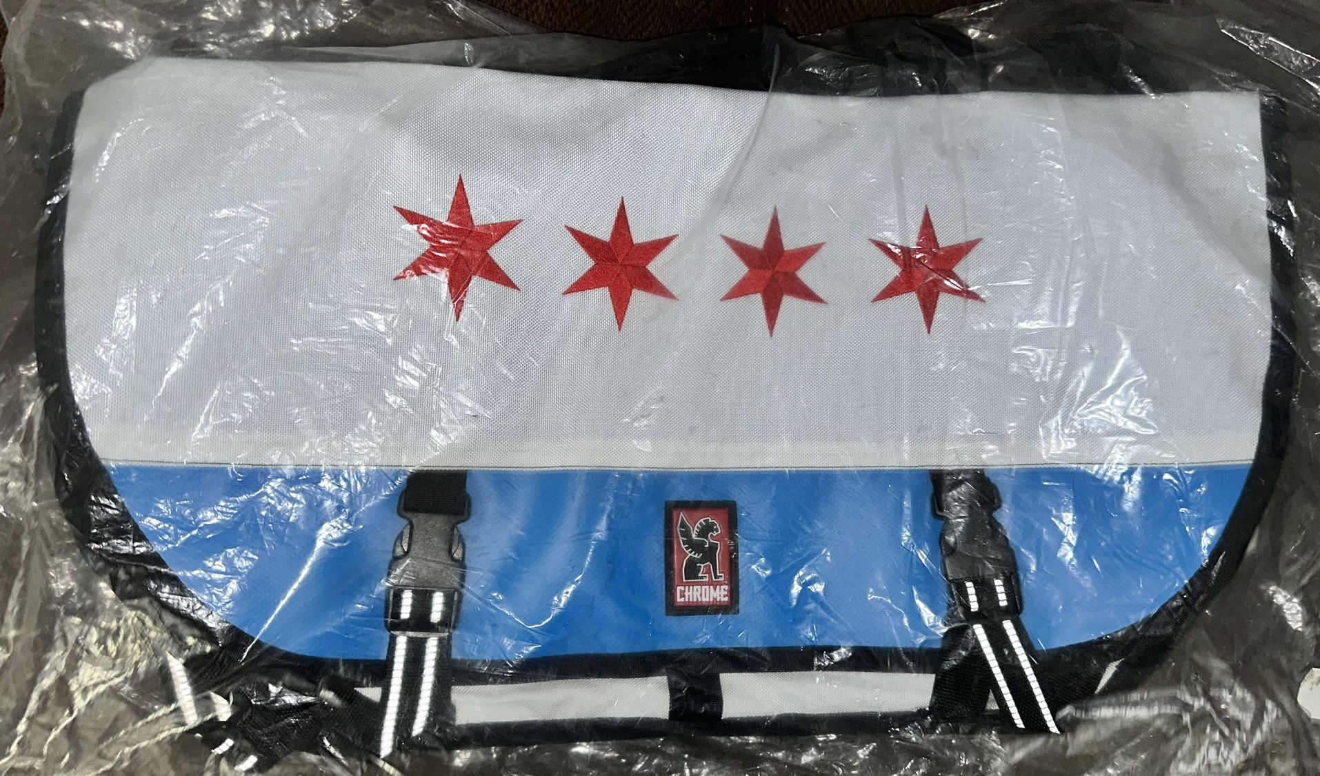 Chrome Chicago Flag Citizen Star Large Messenger Crossbody Bag New with Tags