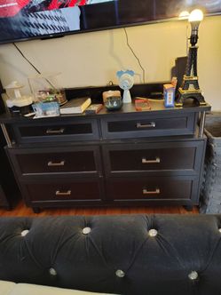 Dresser set