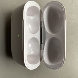 Apple AirPods Pro A2700 Charging Case