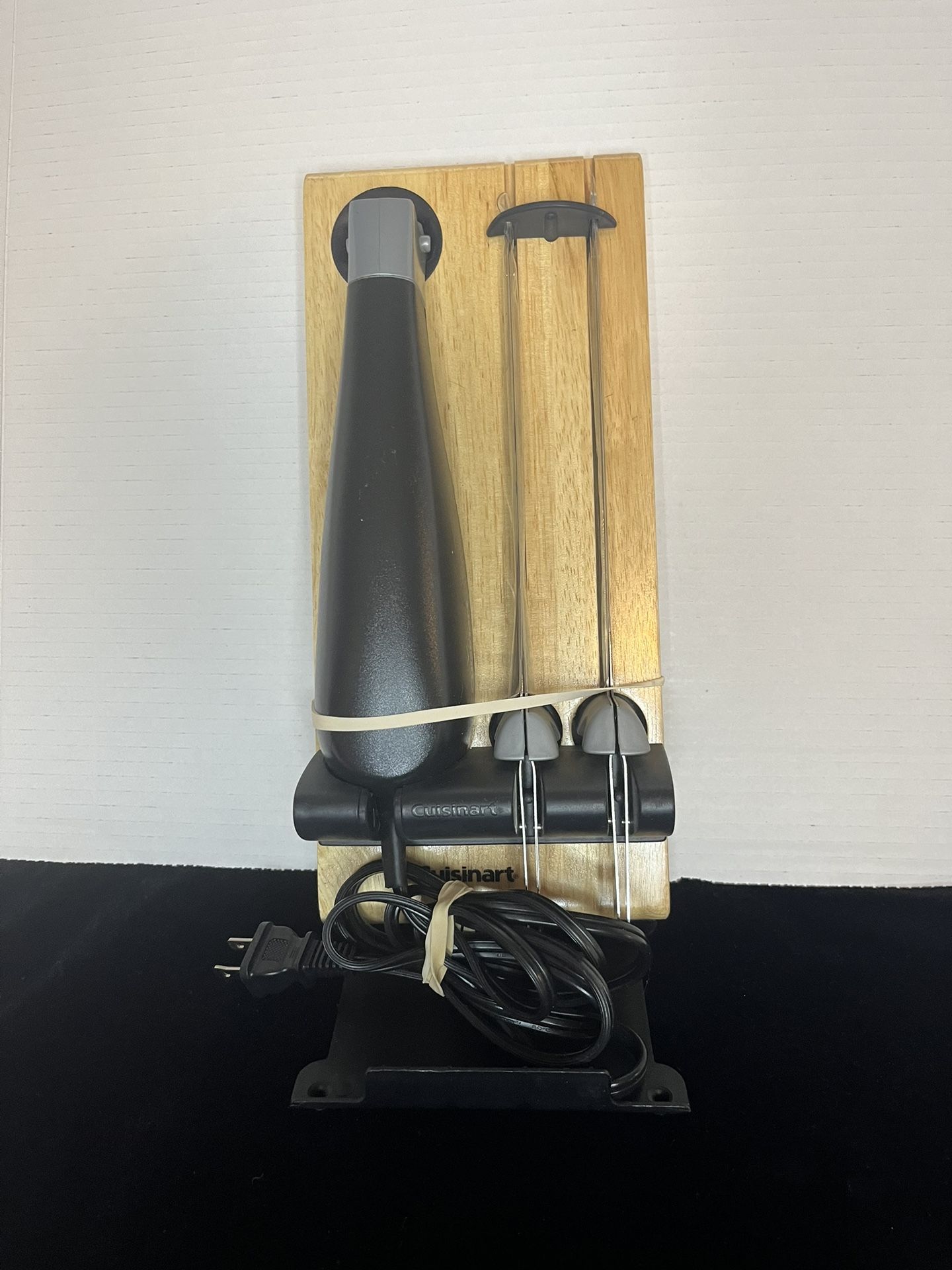 Cuisinart CEK-40 Electric Craving Knife with 2 blades. Next Price