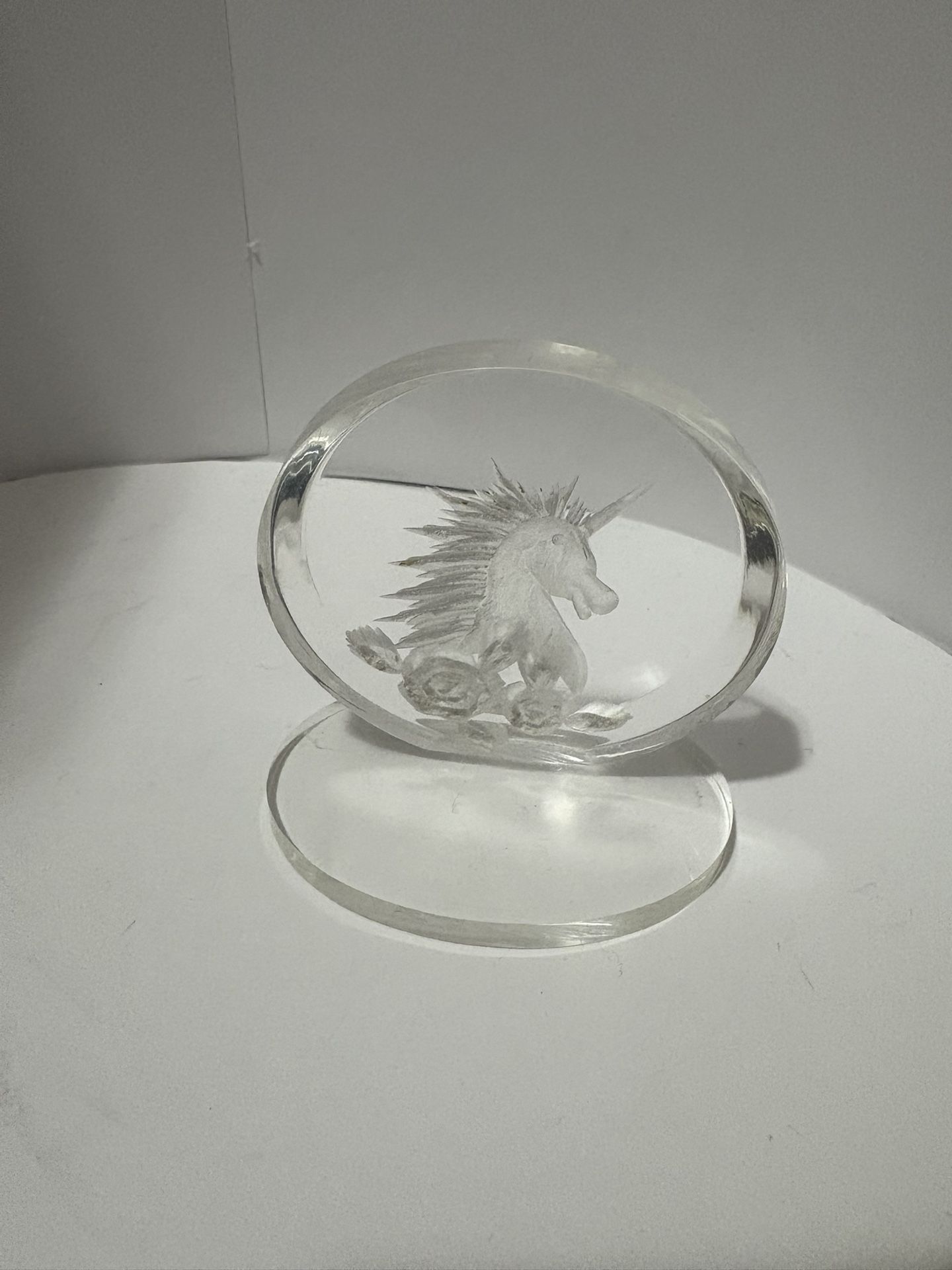 Acrylic Unicorn And Flour Circle Figure