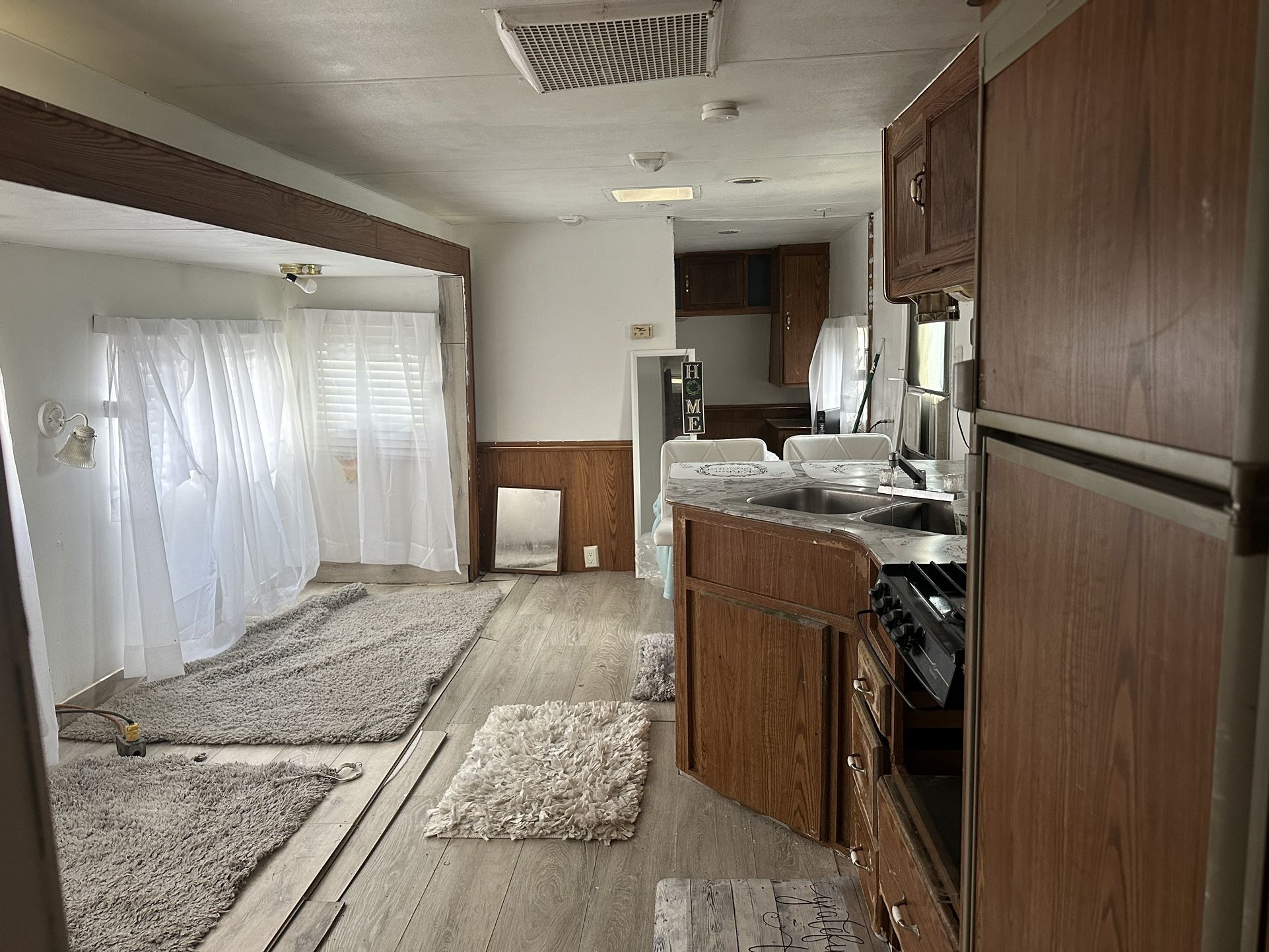 On sale 2000 Mallard by Fleetwood M-37K It is a wonderful place to live, it's located in a centric area surrounded by Wal-Mart Costco Safeway stores