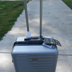 New 24in The Skyway Luggage Spinner 