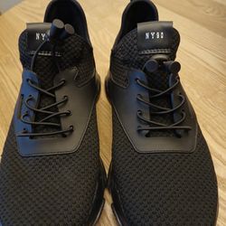 Steve Madden NY90 men's Athletic Shoes. Size 11M. Gently Used 
