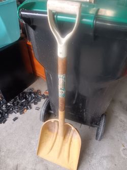 This is a used snow shovel. No cracks in the plastic. Still in good working condition.