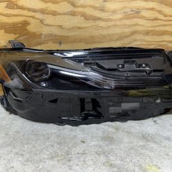 2025 2026 Toyota Camry Single Projector LED RightSide , Passenger Side Headlight OEM