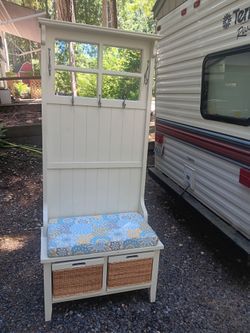 Hall tree bench with 4 mirrors and 4 drawers below and pad can deliver