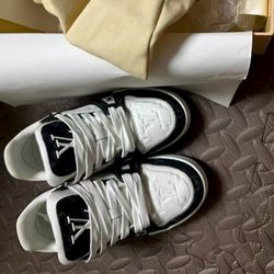 Louis Vuitton trainer in black and white