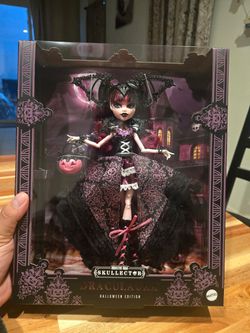 Monster High Skullector Draculaura Halloween Edition Doll