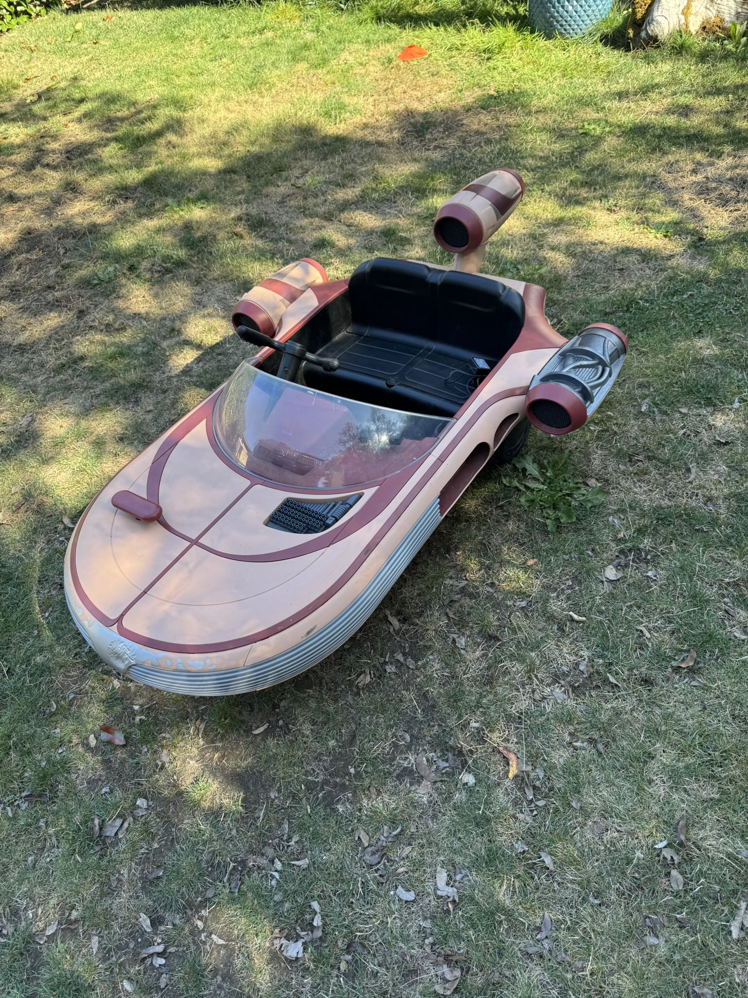 Star Wars Landspeeder Ride‑On (Radio Flyer, 2-Seater, Lights & Sounds)