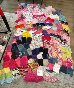 Girls 2T Clothes Wardrobe (135 Pieces)