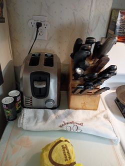 Black & Decker Toaster And Assorted Knife Set