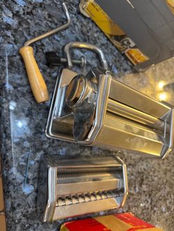 Pasta machine Atlas Mercato with multiple attachments