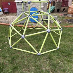 Easy peezy climbing done/ monkey bars