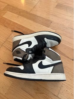 Air Jordan 1s dark mocha size 7y