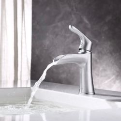 Clovis Single Hole Bathroom Faucet Brushes Nickel