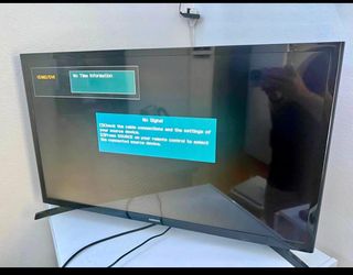32 inches Samsung Flat Screen LED TV