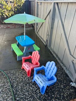 Kids Outdoor Picnic Table Set with Umbrella and Chairs