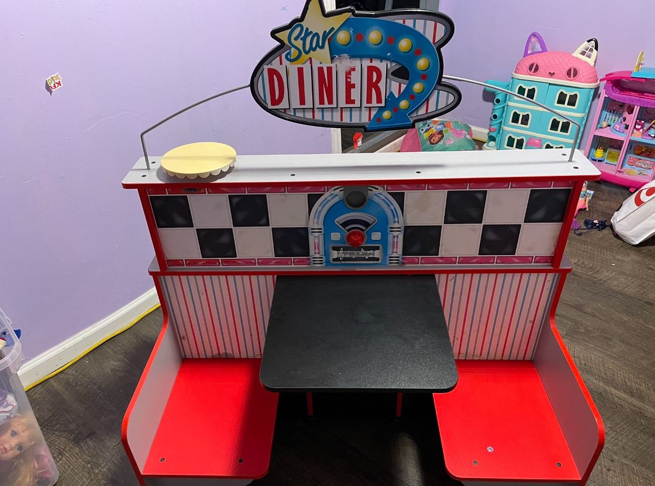 Star Diner With Play Food
