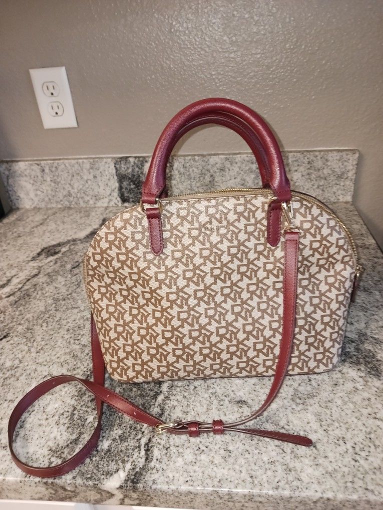 PURSES ,STEVE MADDEN ,DKNY, CALVIN KLEIN 20$ EACH