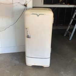 Refrigerator Crowley Shelvador