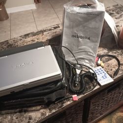 Insignia NS-8PDVD Portable DVD Player with bag and Remote & Manual 