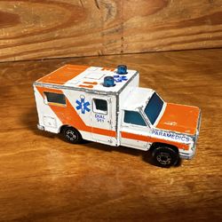 Vintage 1977 Matchbox Ambulance Paramedic Emergency Vehicle Truck