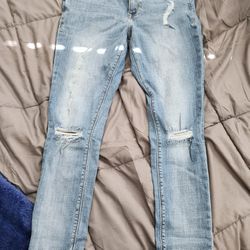 Express Midrise Ripped and Frayed Jean (Size 8)