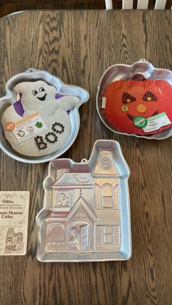 Halloween Wilton cake pans 10.00 each