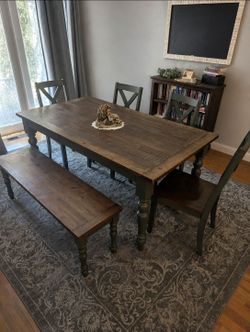 Farmhouse dining table (8 pc). Solid wood.