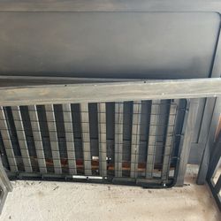 gray baby crib 
