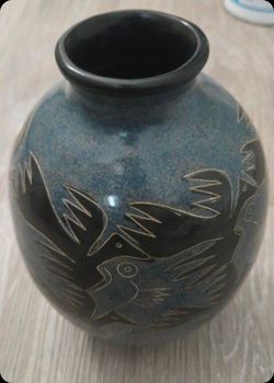 Pottery Nicaragua Etched Vase signed by Bladimir Norori
