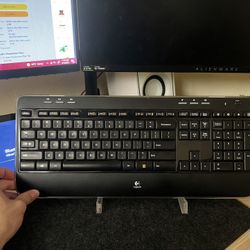 Logitech K520 Wireless Keyboard