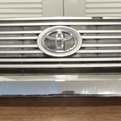 Toyota Tundra Grille, Chrome, Used Certified part