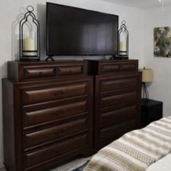 2 Heavy Matching Dressers 