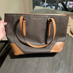 Michael Kors Jet Set Travel Tote Bag