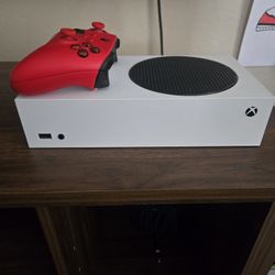 Xbox Series S | Gently Used w/Controller