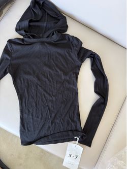 Black long sleeve hoodie top in a size S #loungewear #athleisure