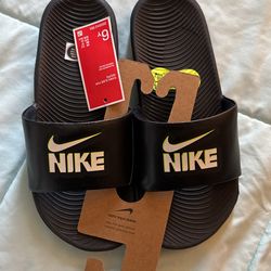 Nike 6y $25