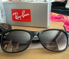 NEW RAYBAN WAYFARER GLASSES